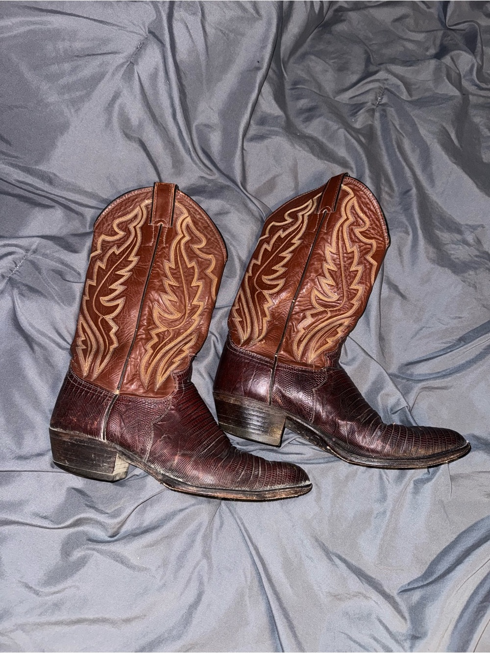 JUSTIN - size 9.5 men’s snakeskin cowboy boots.